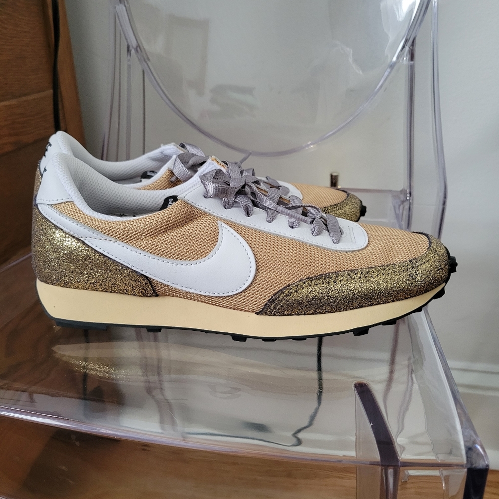 Nike Daybreak waffle gold